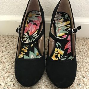 Qupid black suede mary jane heels